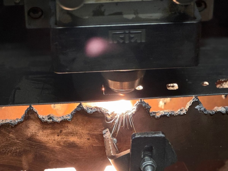 Proces cięcia laserowego blach w Metal Radom